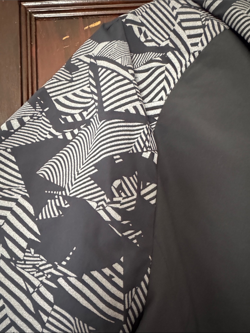 Nike Women’s Black Hooded Zip Jacket with Reflective Patterned Sleeves - Picture 4 of 9